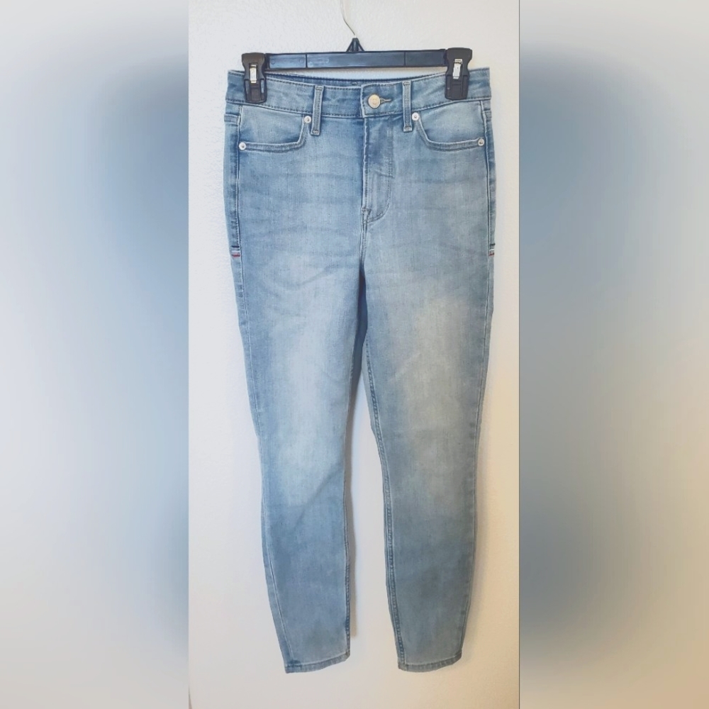 Tommy Hill | Blue Jeans